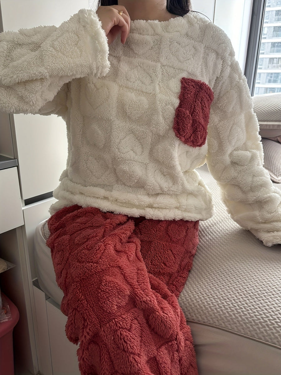 Mysig pyjamas med hjärtmönster och bröstficka i mjukt material