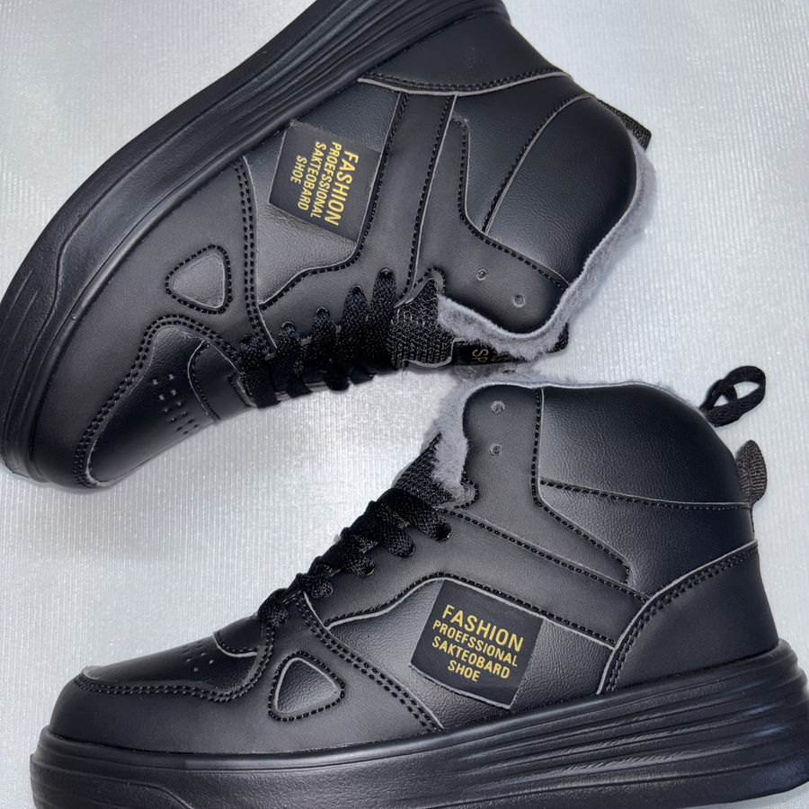 Vinterfodrade sneakers med högt skaft och snörning, tre färger
