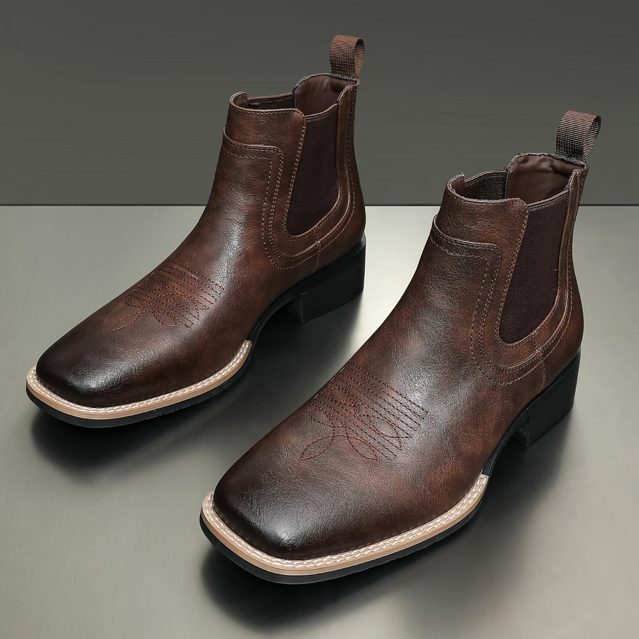 Bruna Chelseaboots med kvadratisk tå och elastiska sidopaneler, broderade detaljer