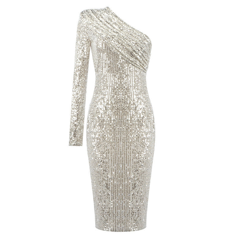 Hannah – Enaxlad Klänning med Sned Krage och Inslagna Bröst med Paljetter