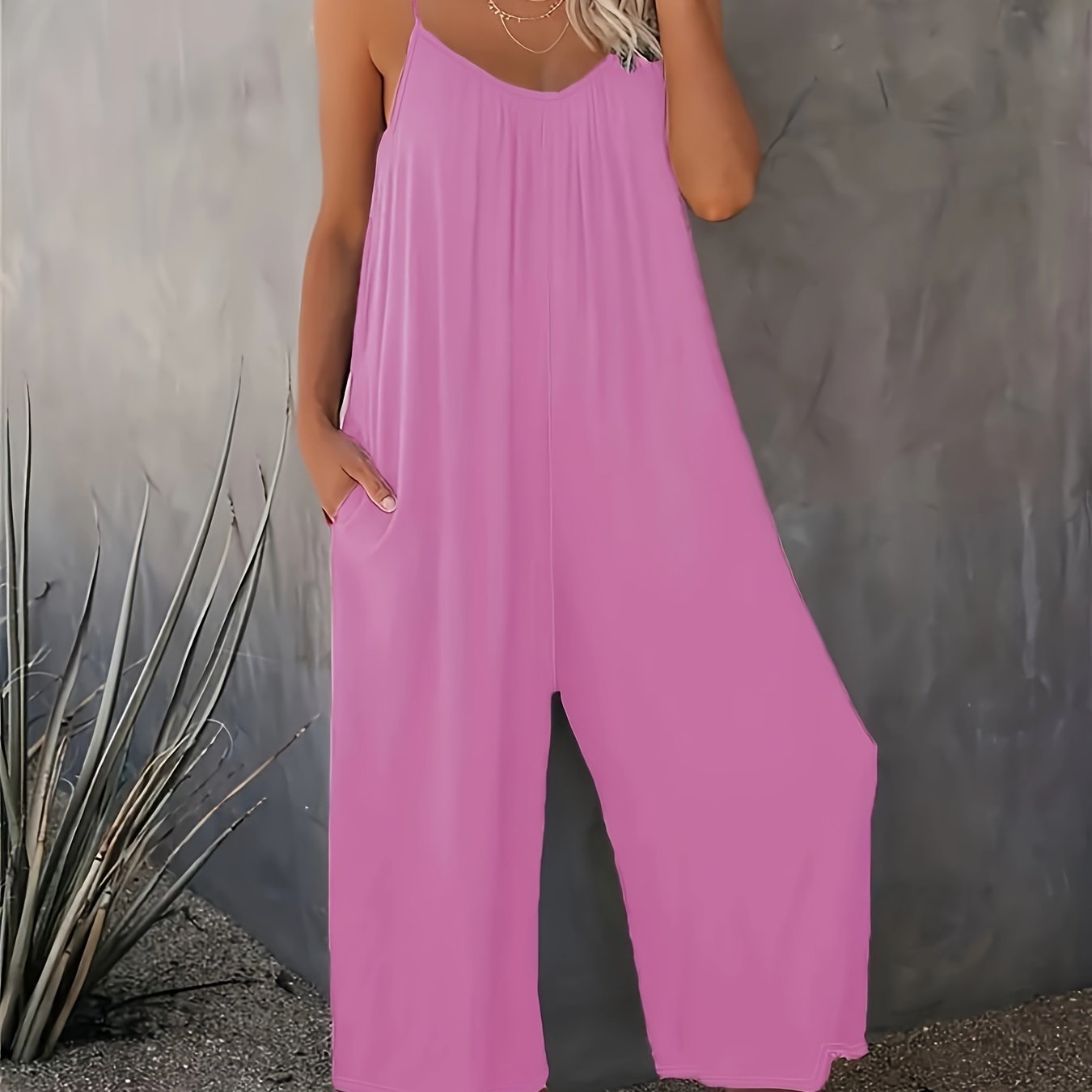 Dam Jumpsuit med Spaghettiband och Fickor – Avslappnad och Trendig Sommarstil