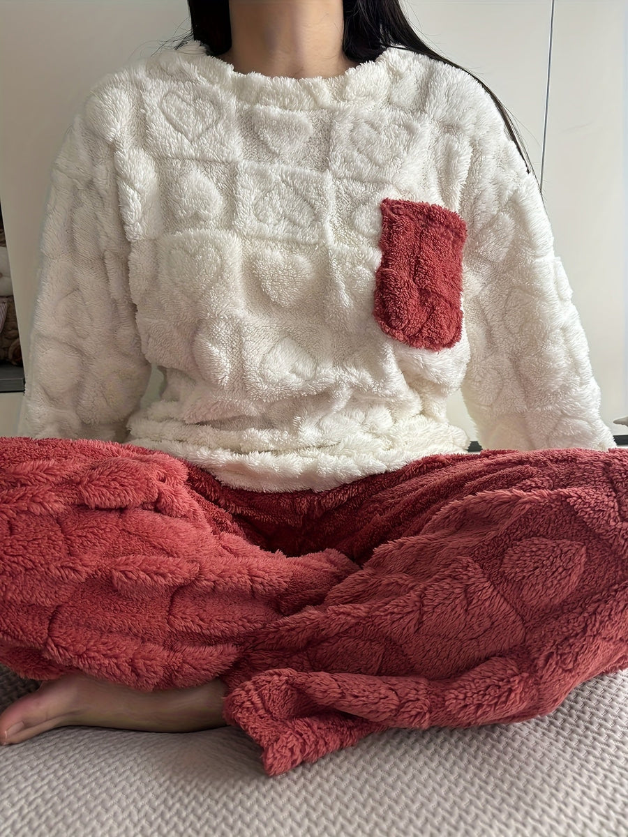 Mysig pyjamas med hjärtmönster och bröstficka i mjukt material
