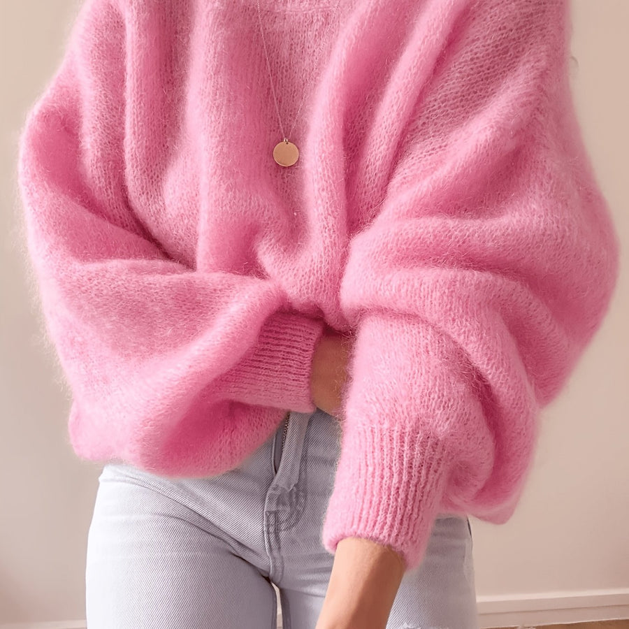 Lösstickad tröja med rund hals och lång ärm - Fluffig design med ribbstickade muddar