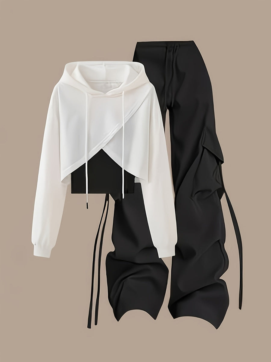 Vitt croppat hoodie-set med svarta cargobyxor