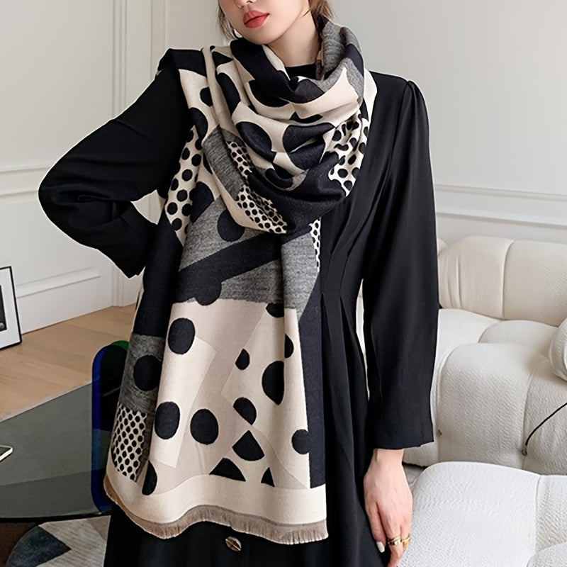 Svart och beige mönstrad scarf med fransar, stora och små prickar