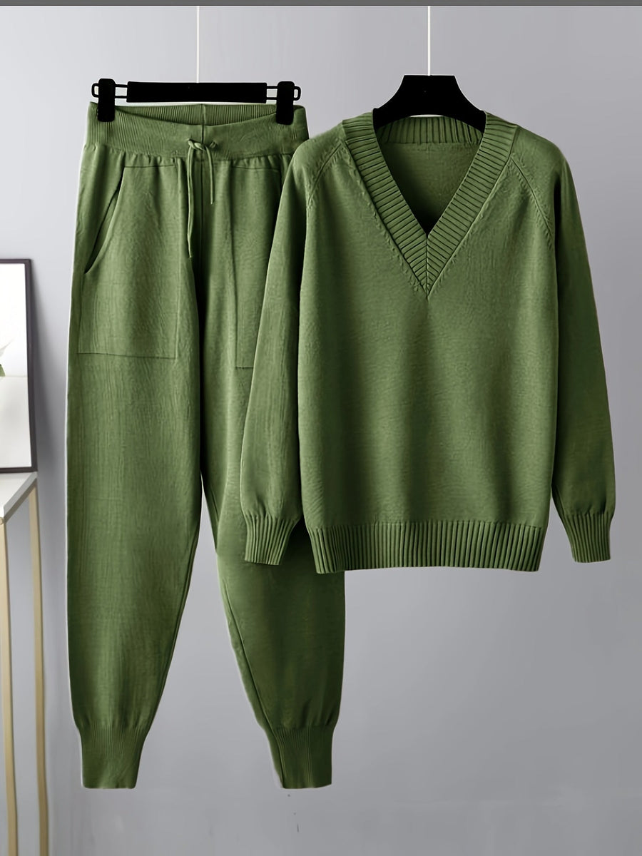 Stickat tvilling-set dam V-ringad tröja och byxor med mudd beige