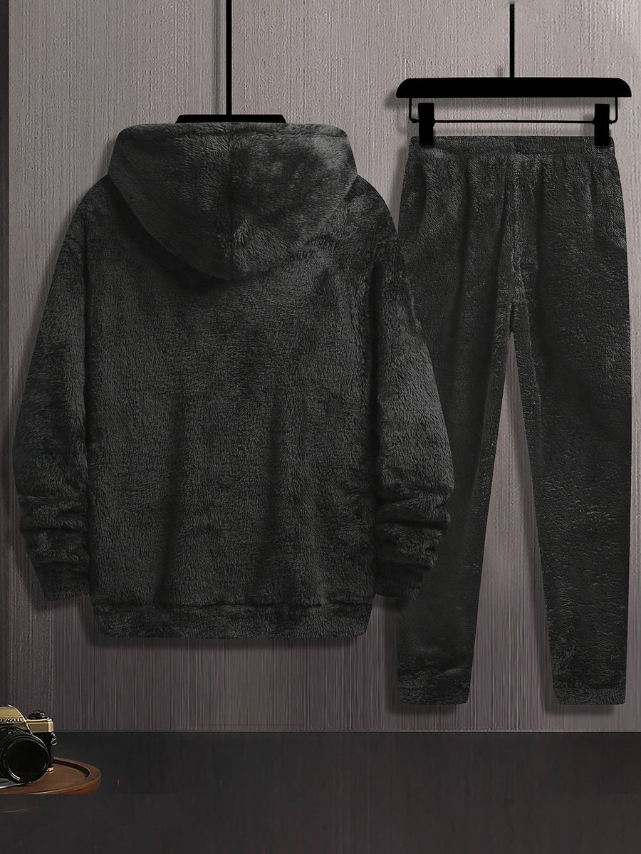 Grått fluffigt mysset med huva och byxor, mjukt material