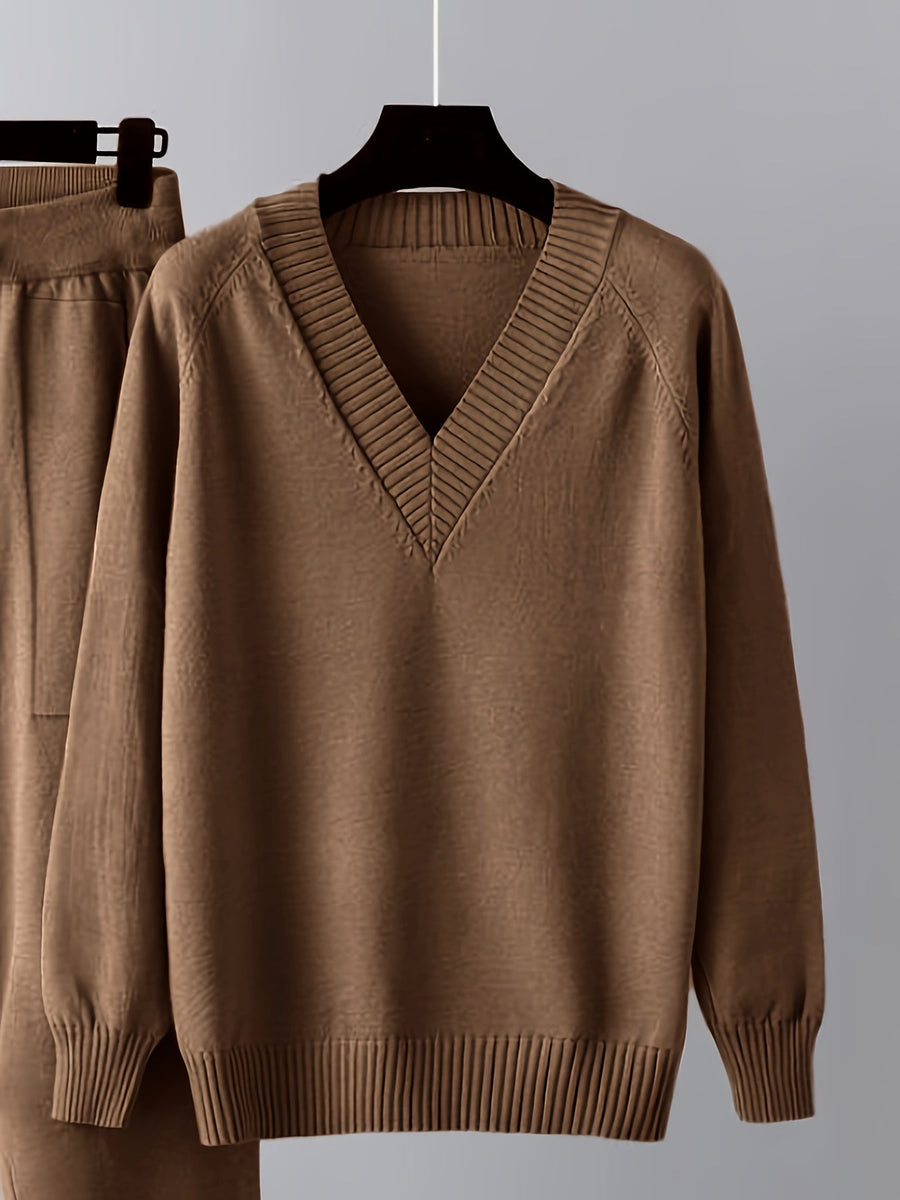 Stickat tvilling-set dam V-ringad tröja och byxor med mudd beige
