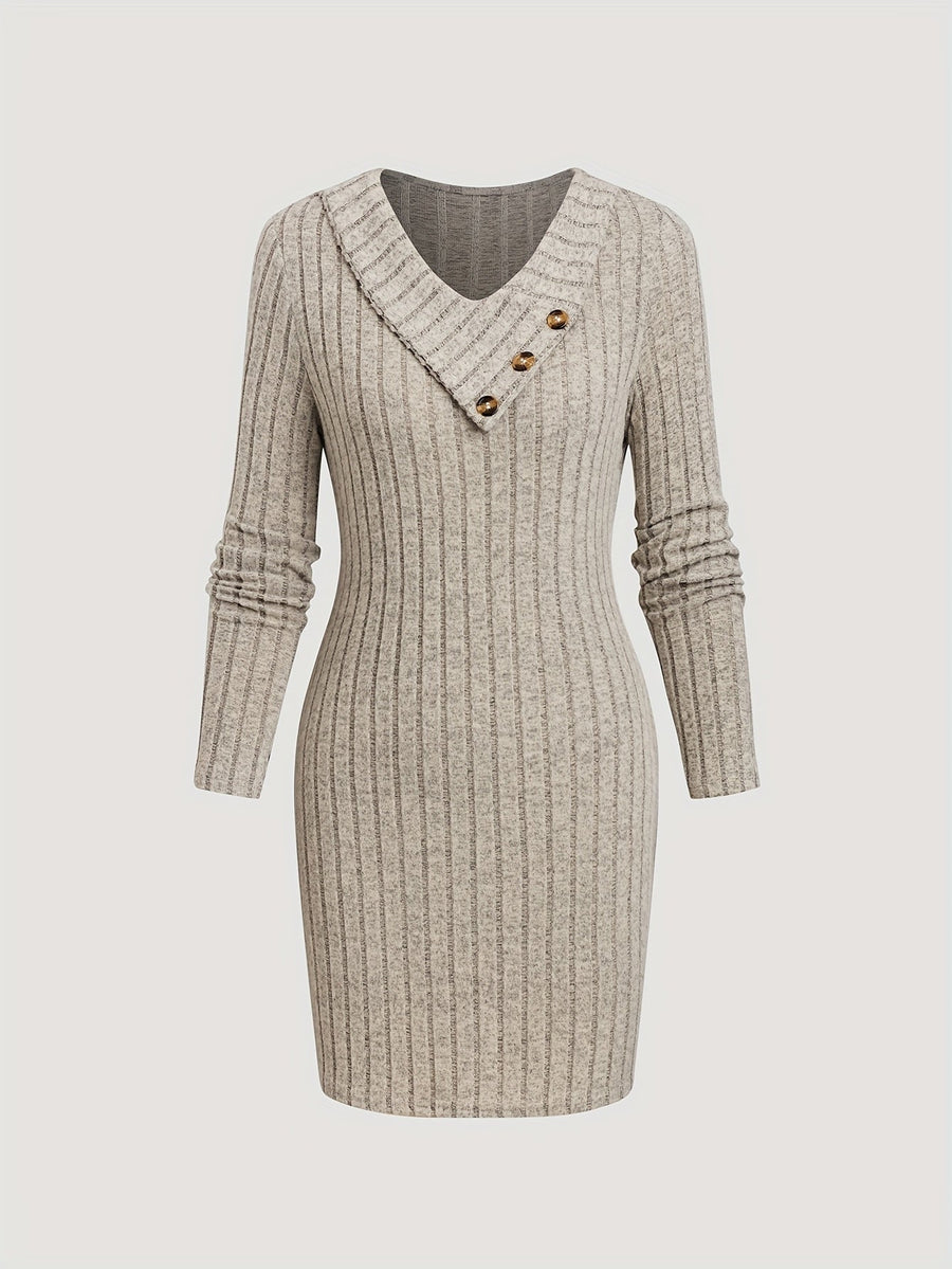 Ribbad figurnära klänning med V-ringning och knappar, beige
