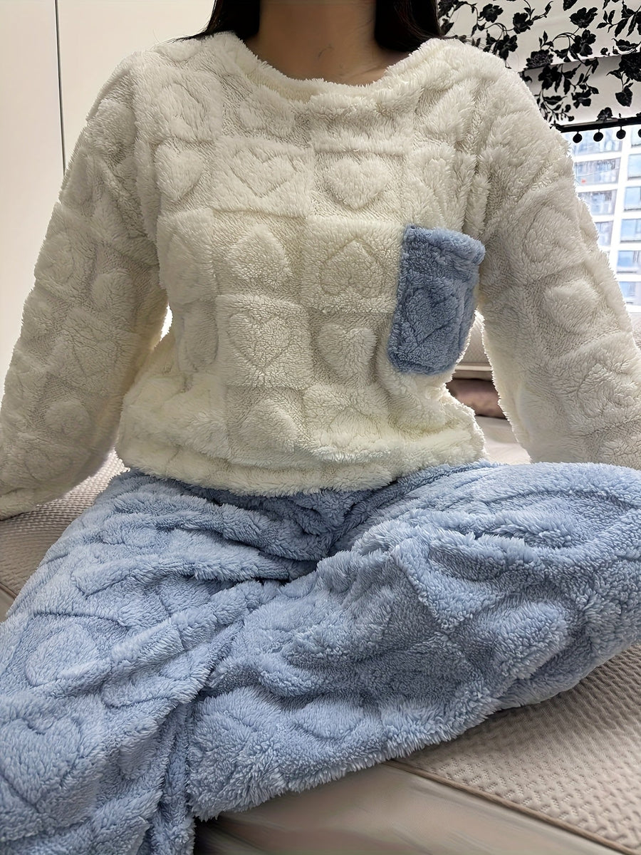Mysig pyjamas med hjärtmönster och bröstficka i mjukt material