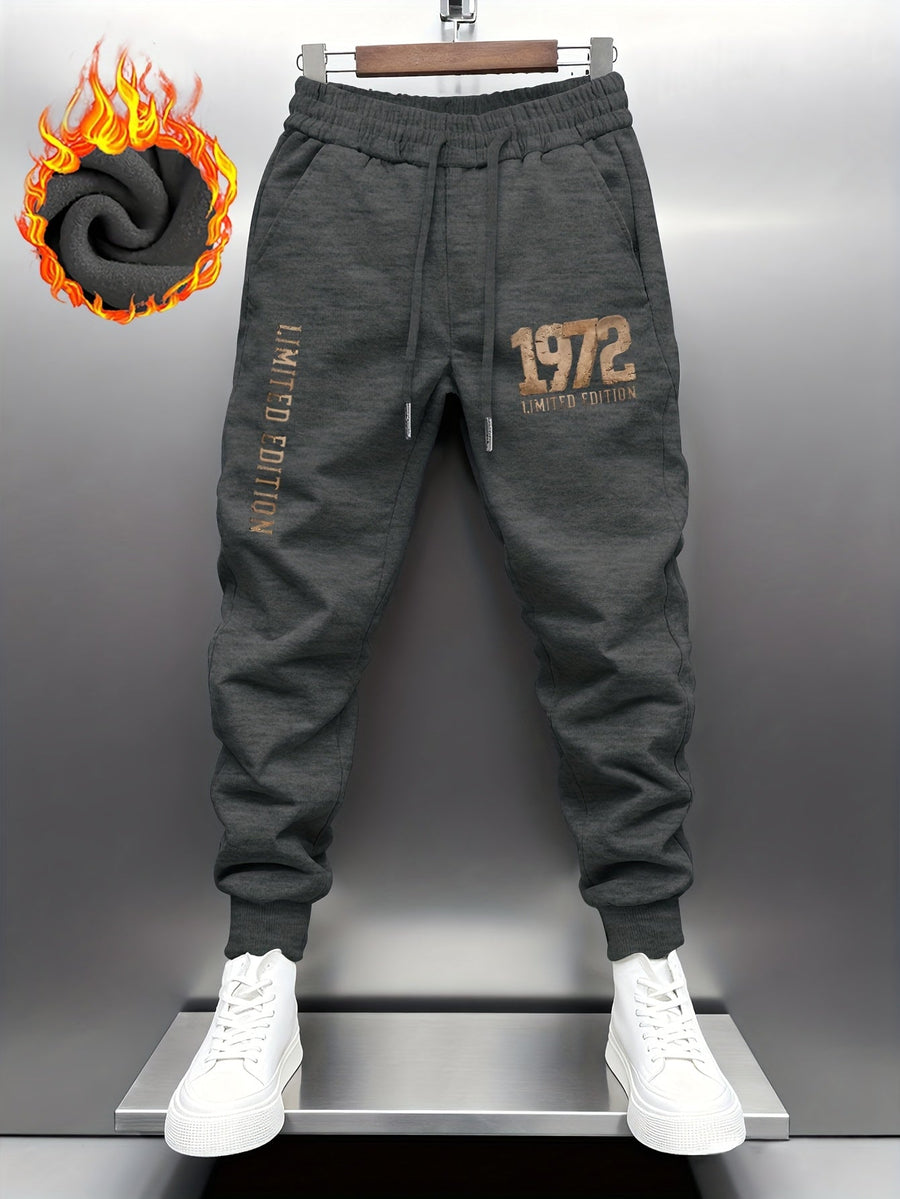 Mjukisbyxor med fleecefoder, "1972 Limited Edition" tryck, resår i midja och benslut, herrmodell