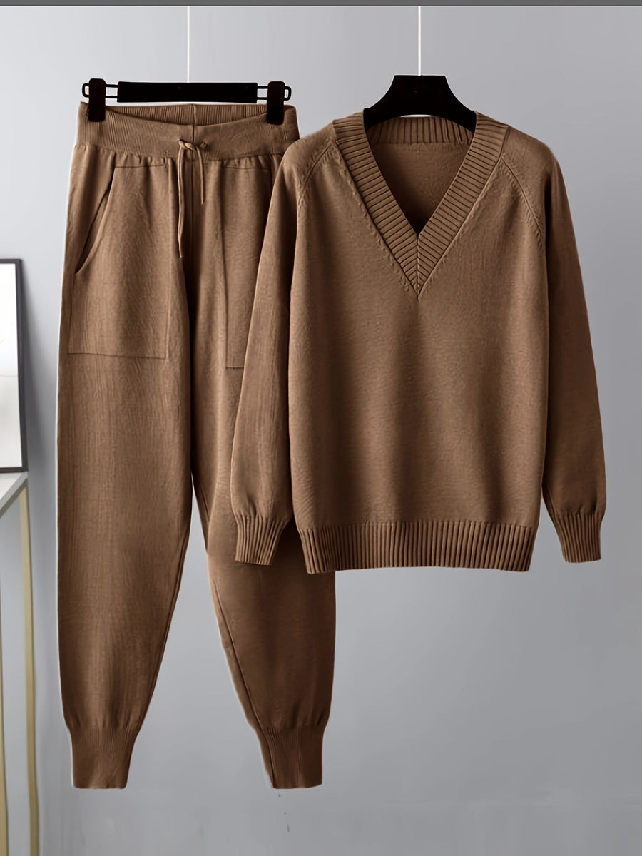 Stickat tvilling-set dam V-ringad tröja och byxor med mudd beige