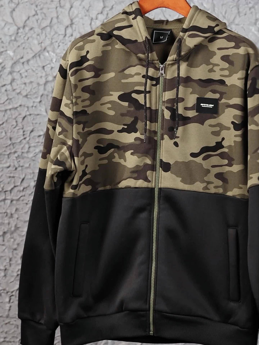 Kamouflagemönstrad Hoodie med Dragkedja och Byxor – Tvådelat Herrset i Grönskala