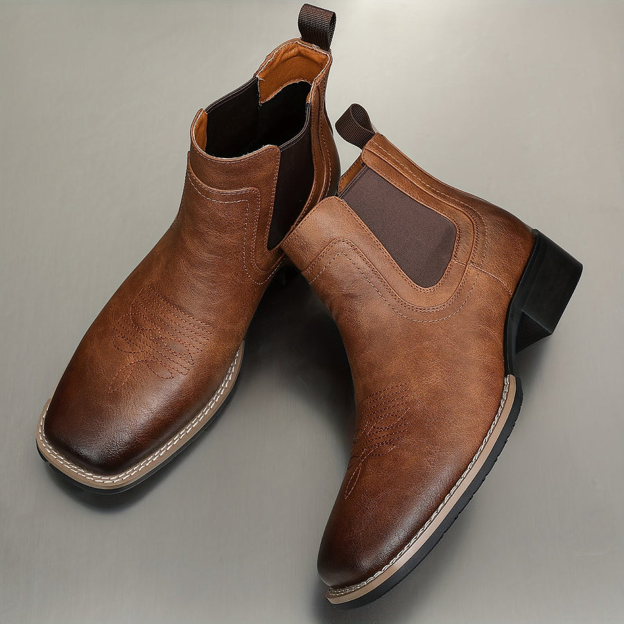 Bruna Chelseaboots med kvadratisk tå och elastiska sidopaneler, broderade detaljer