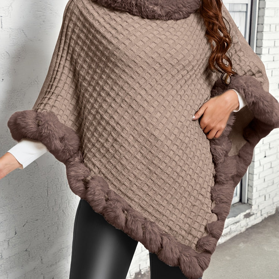 Damponcho med fuskpälsdetaljer och stickat mönster i one-size, tillgänglig i flera färger