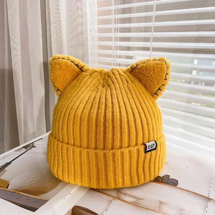 Ribbstickad Mössa med Kattöron, Varm Stickad Beanie