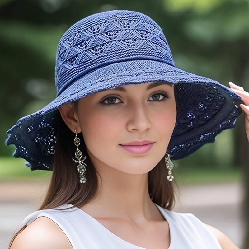 Virkningsmönstrad Solhatt för Dam med Bred Brätte och Blomdetalj