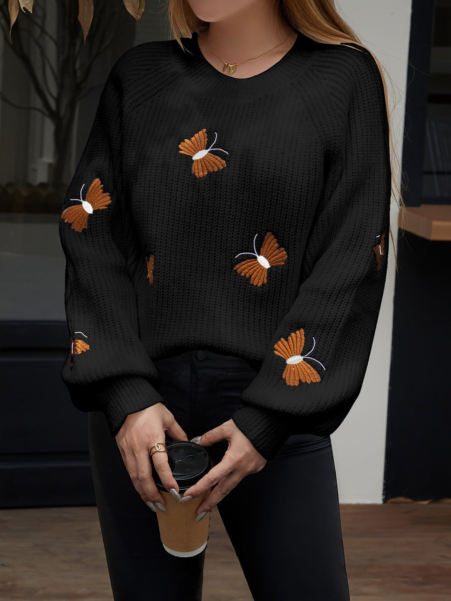 Stickad tröja med broderade fjärilar, rund halsringning