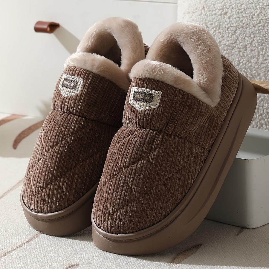 Varm fodrad toffel med ribbat och quiltat mönster, fluffig krage, gråvit