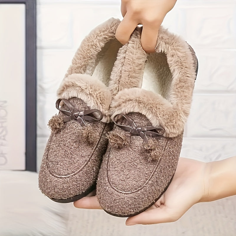 Svarta fodrade tofflor med rosett och pom-pom-detaljer