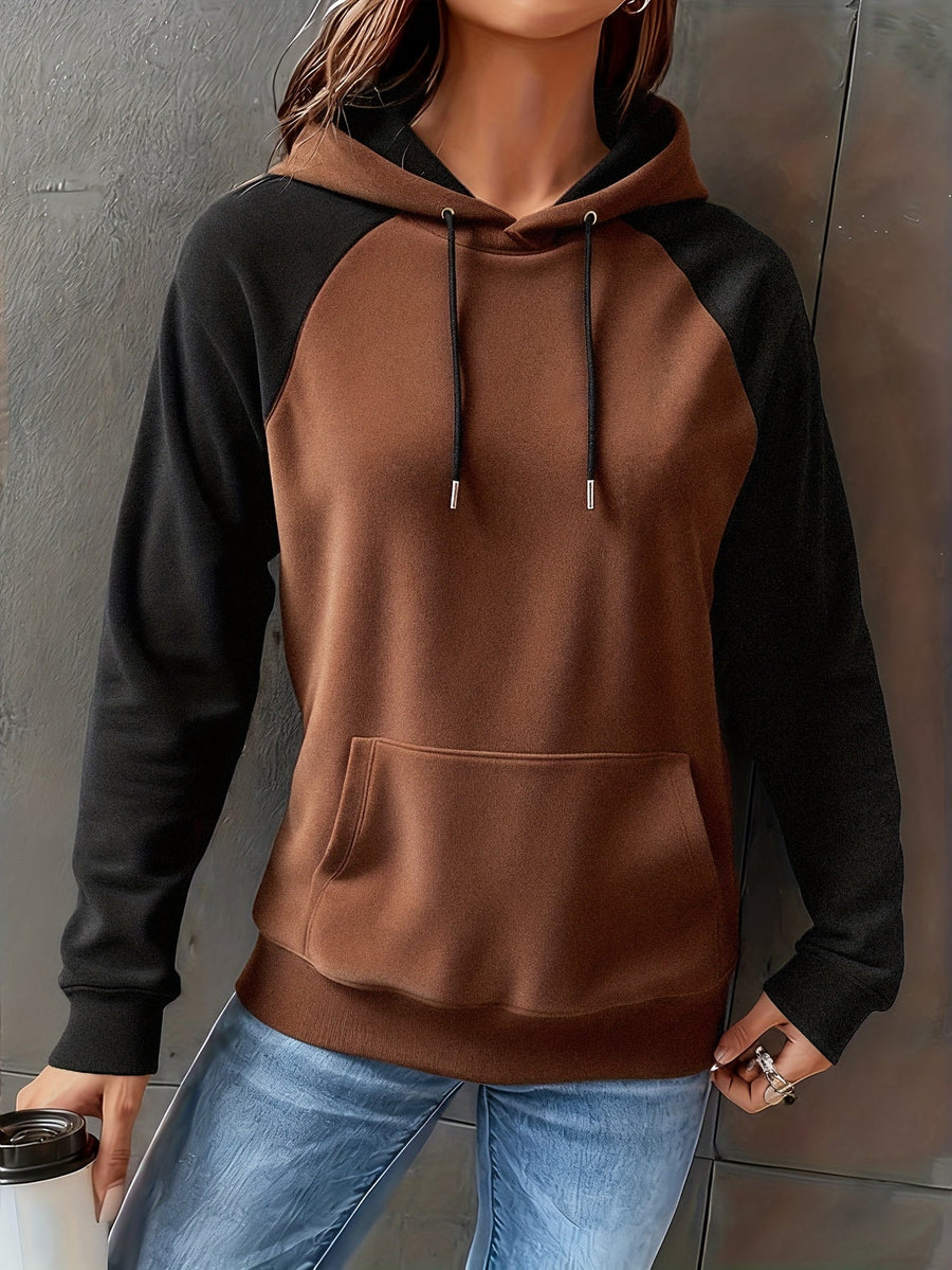 Brun och Svart Raglanhoodie med Dragsko och Fickor