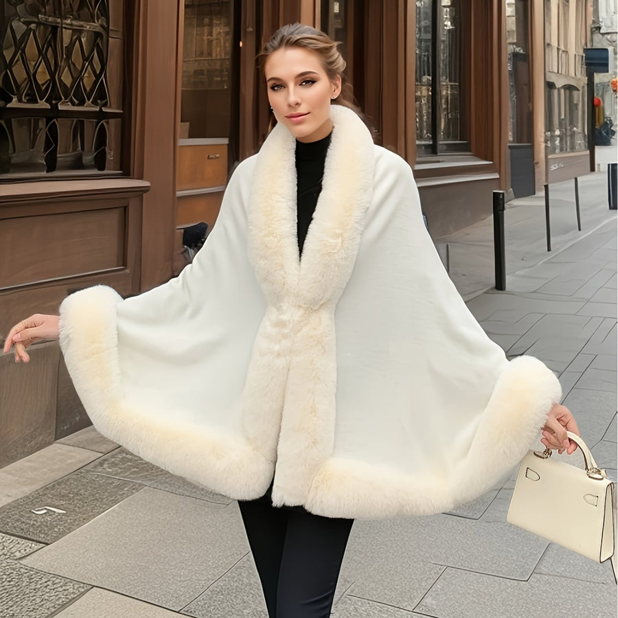 Damponcho med fuskpälsdetaljer Vinterkappa