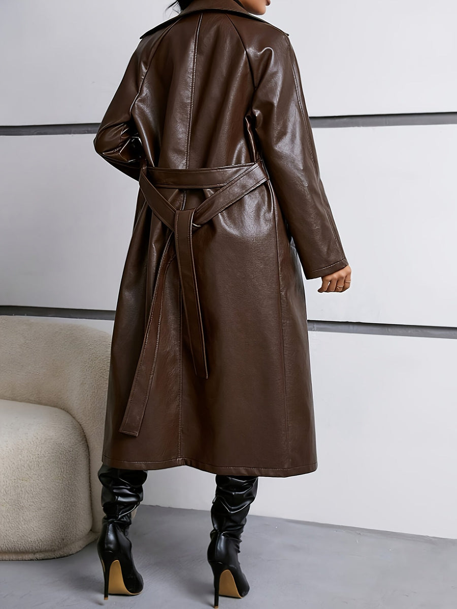 Brun lång trenchcoat i läderimitation med bälte och dubbel knäppning