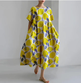 Damklänning med lös passform och färgstarkt blommönster – Modern vardagsstil