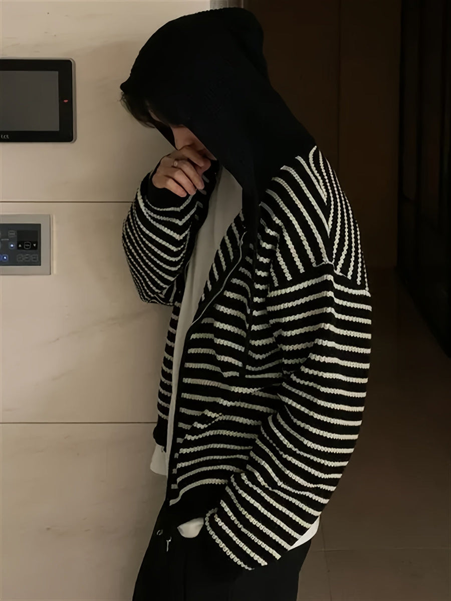 Hoodie med dragkedja, stickad tröja i randigt mönster