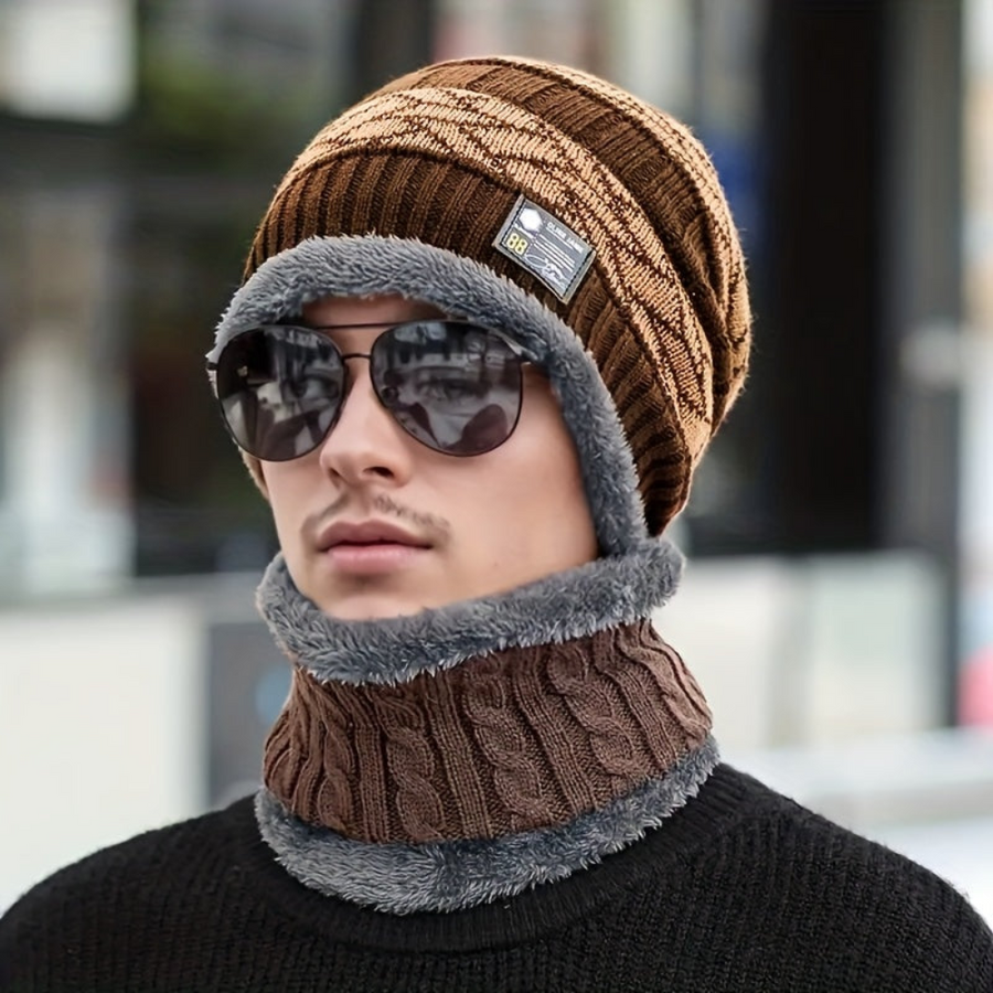 Varm stickad mössa med foder och halsvärmare i set, randig design