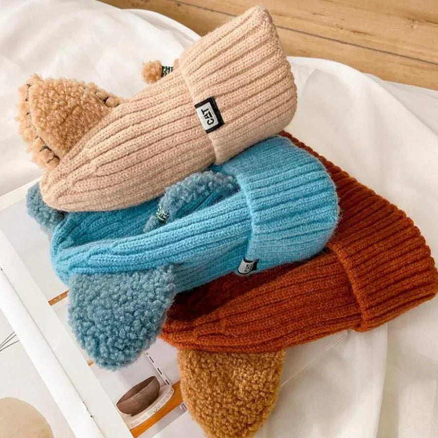 Ribbstickad Mössa med Kattöron, Varm Stickad Beanie