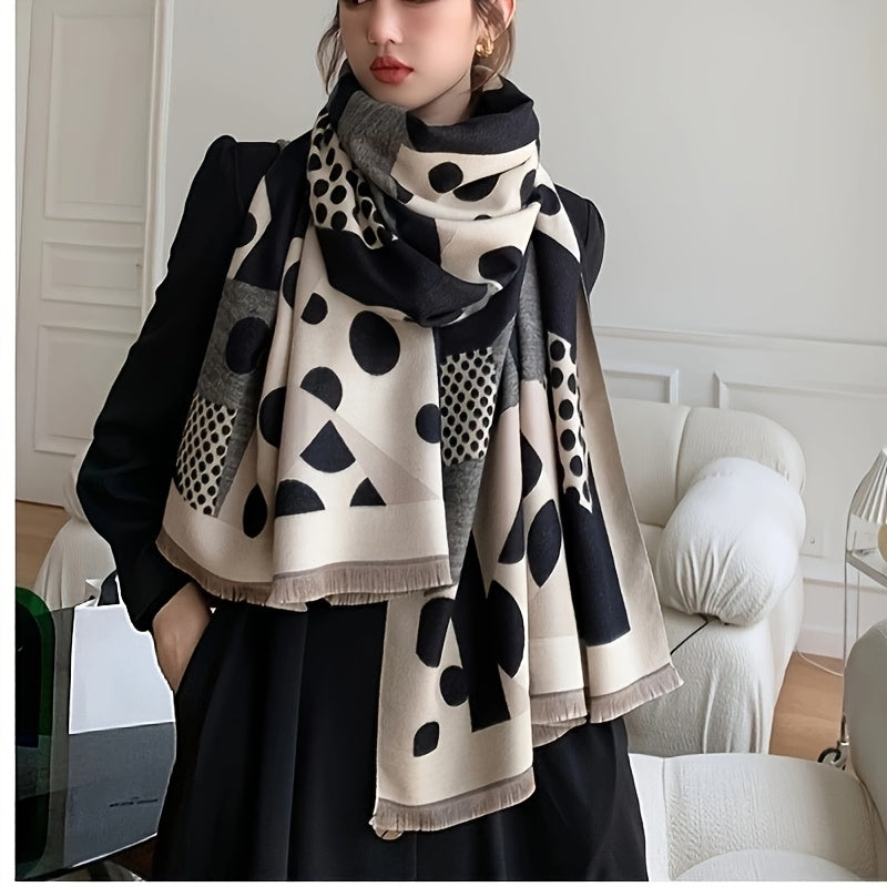 Svart och beige mönstrad scarf med fransar, stora och små prickar