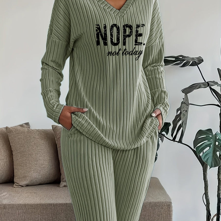 Ribbad loungewearset med V-ringning och tryck, långärmad tröja och vida byxor för dam