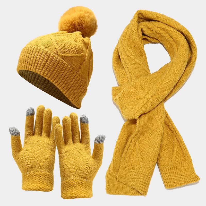 Mössset med mössa, halsduk och handskar, stickat med diamantmönster och pompom