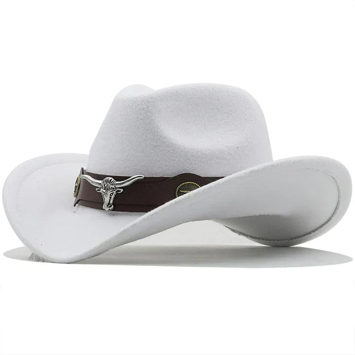 Cowboyhatt i filt med tjurskalledekor och läderband