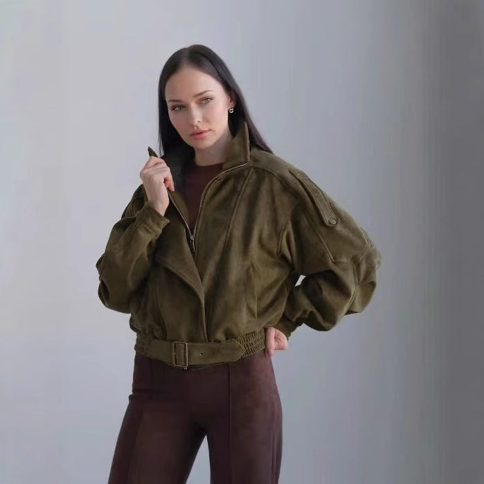 Grön kort jacka med asymmetrisk dragkedja och bälte