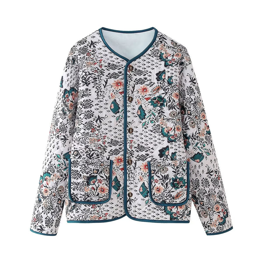 Quiltad jacka med blommönster och kontrastkant