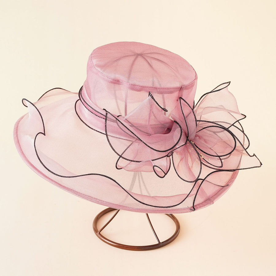 Elegant damhatt med bred brätte och dekorativ rosett, flera färger