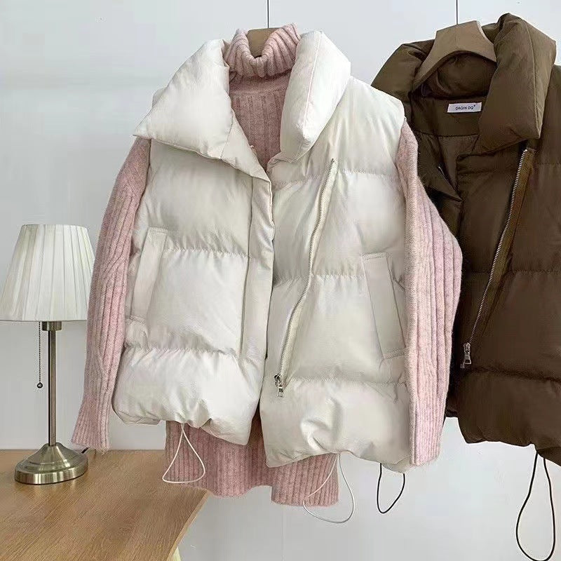 Kvinnors vadderad väst med hög krage, dragkedja, i offwhite, svart eller khaki