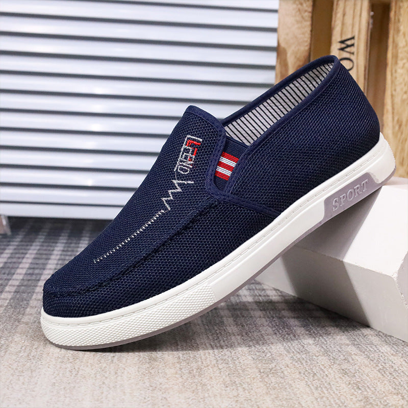 Slip-on skor för herr med sportig design och broderad detalj