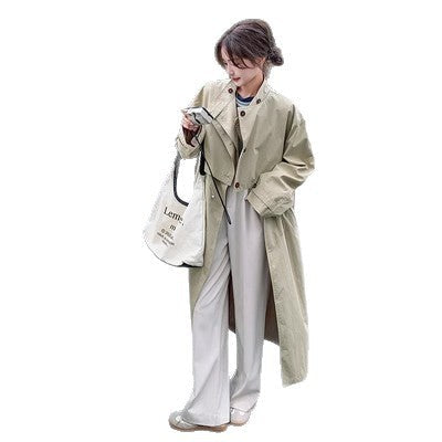 Lång trenchcoat för dam i beige med dragsko i midjan