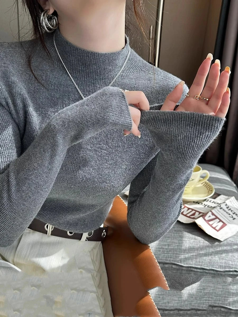 Dam ribbstickad tröja med halvpolo och tumhål