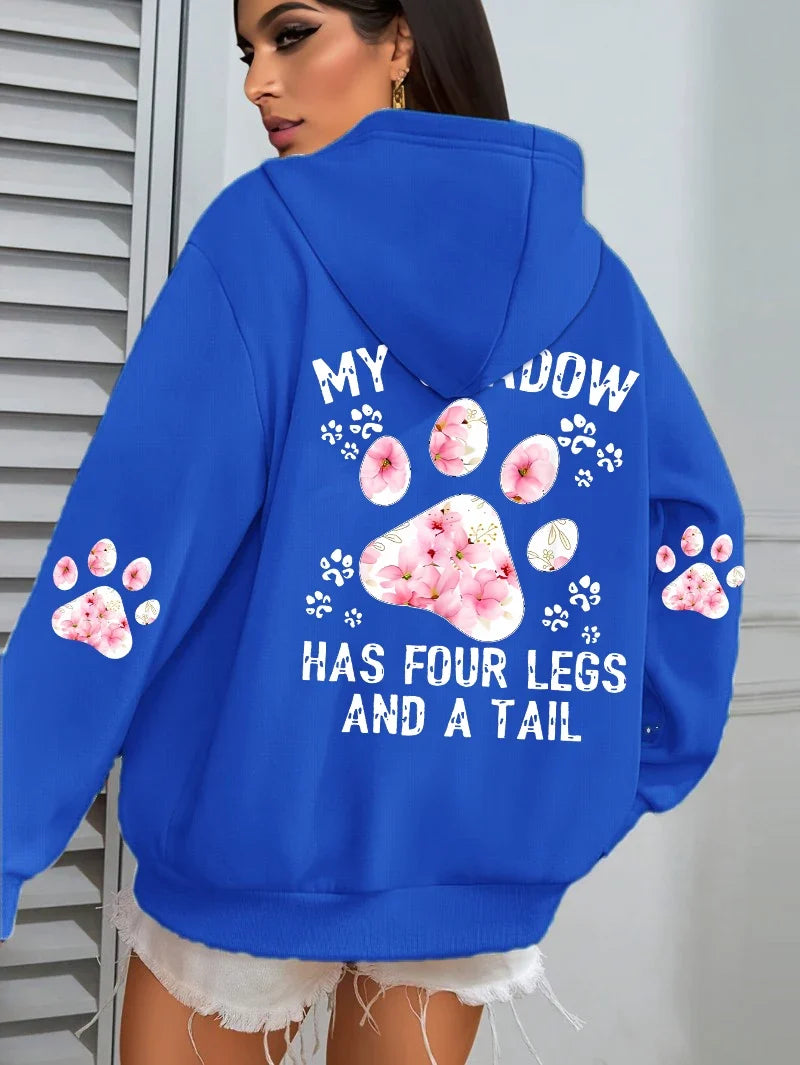 Hoodie med "My Shadow Has Four Legs And A Tail" tryck och blommiga tassar