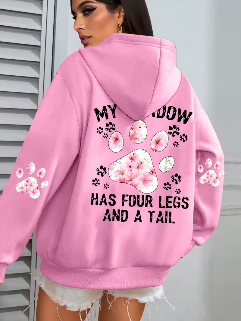 Hoodie med "My Shadow Has Four Legs And A Tail" tryck och blommiga tassar