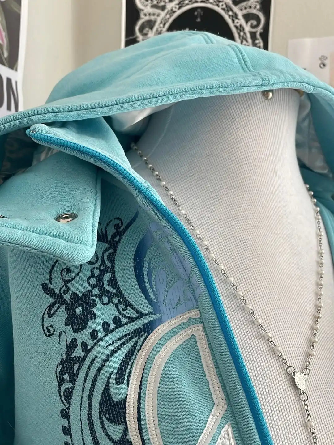 Turkos Hoodie med Dragkedja och Mönster