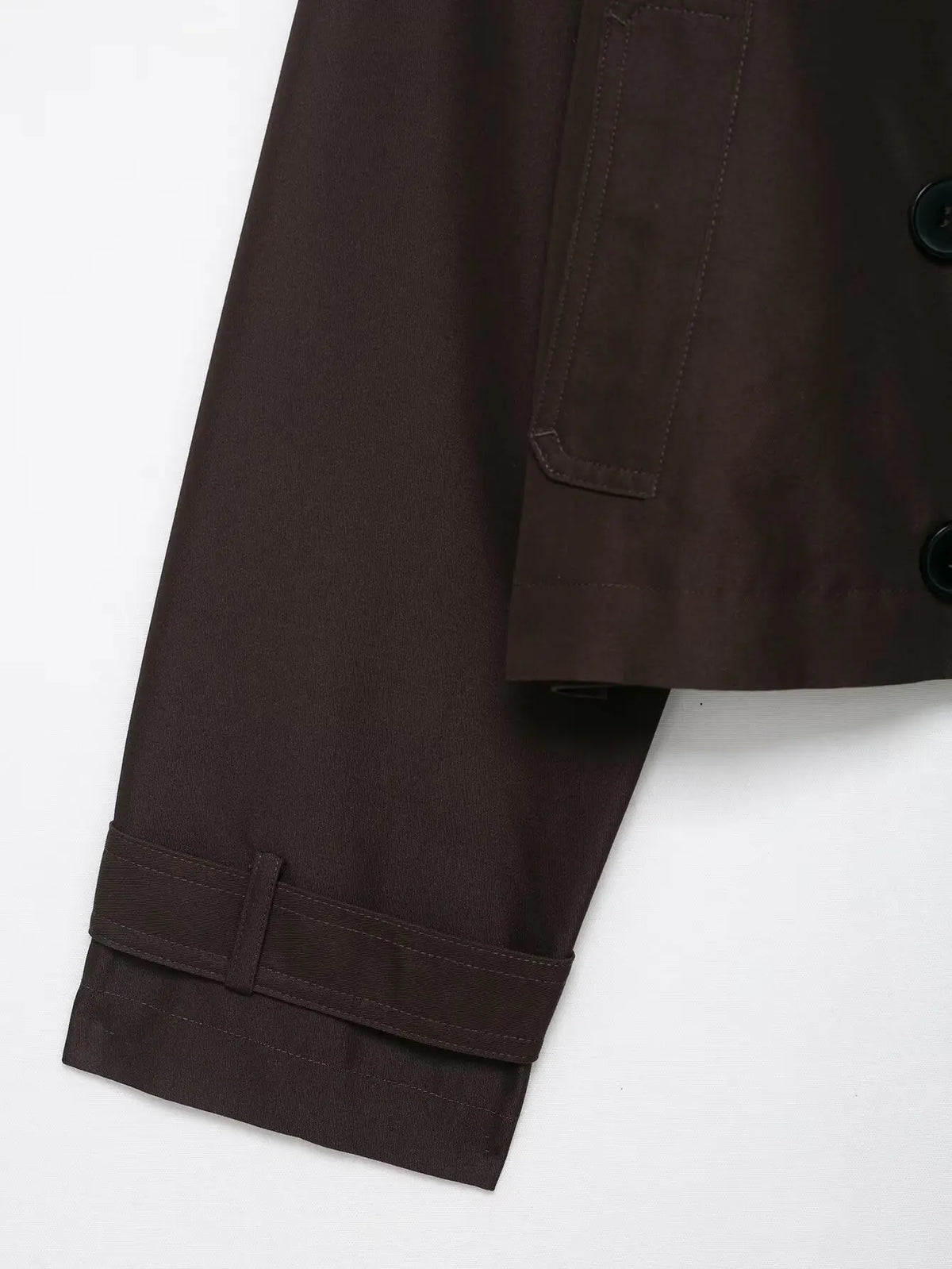 Kort dubbelknäppt jacka för dam, beskuren design med krage, i beige och brunt
