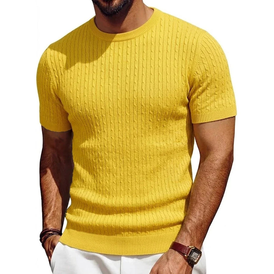 Herr stickad tröja med kort ärm, rund hals, flätmönster i marinblått