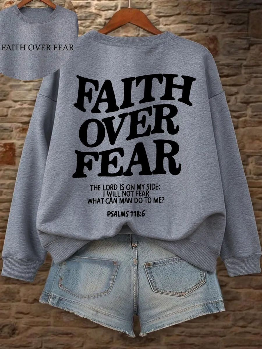 Hoodie med "Faith Over Fear" tryck och text, långärmad huvtröja