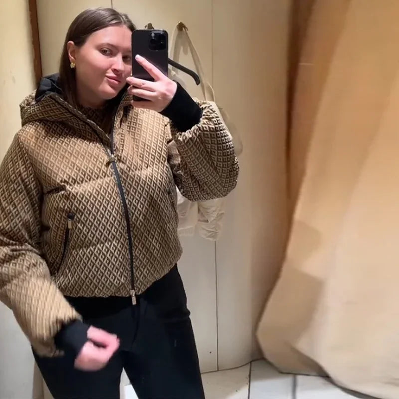 Kvinnors mönstrade dunjacka med huva och matchande leggings med hög krage