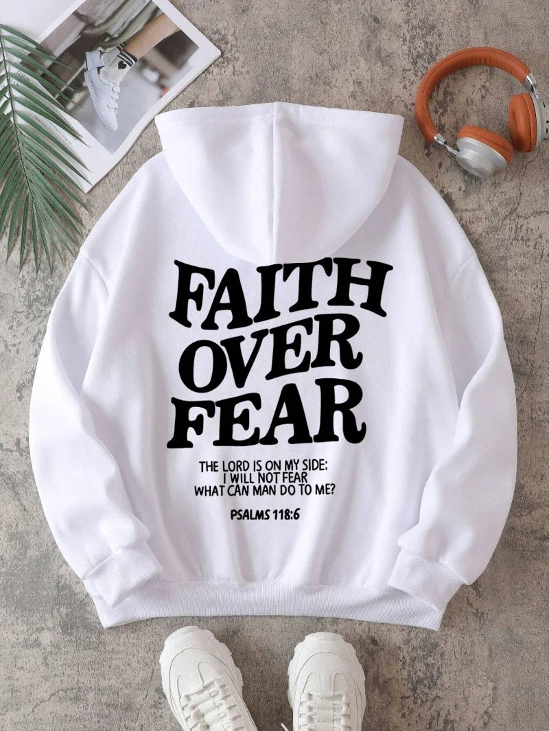 Hoodie med "Faith Over Fear" tryck och text, långärmad huvtröja